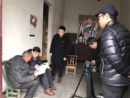 荆楚网记者今日赴大悟釆访全省最美基层法官.webp (1).jpg