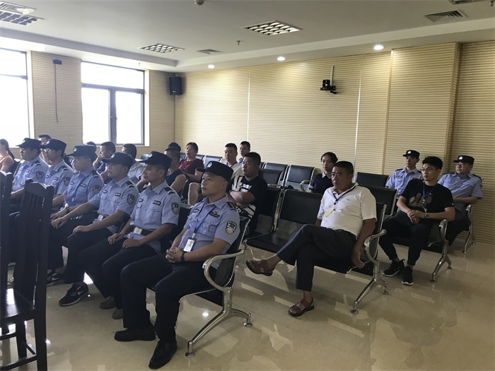 8.14大悟一恶势力团伙聚众斗殴  六被告人受审01 (2).jpg